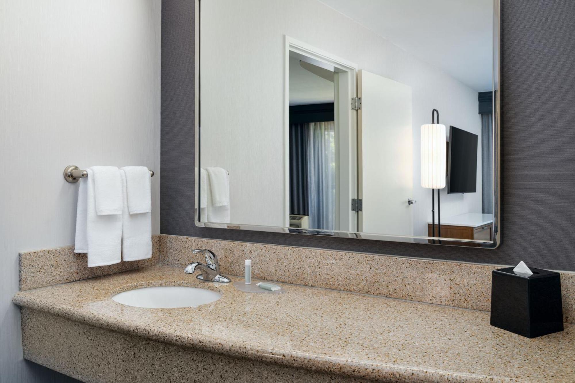 Courtyard By Marriott Kingston Otel Dış mekan fotoğraf