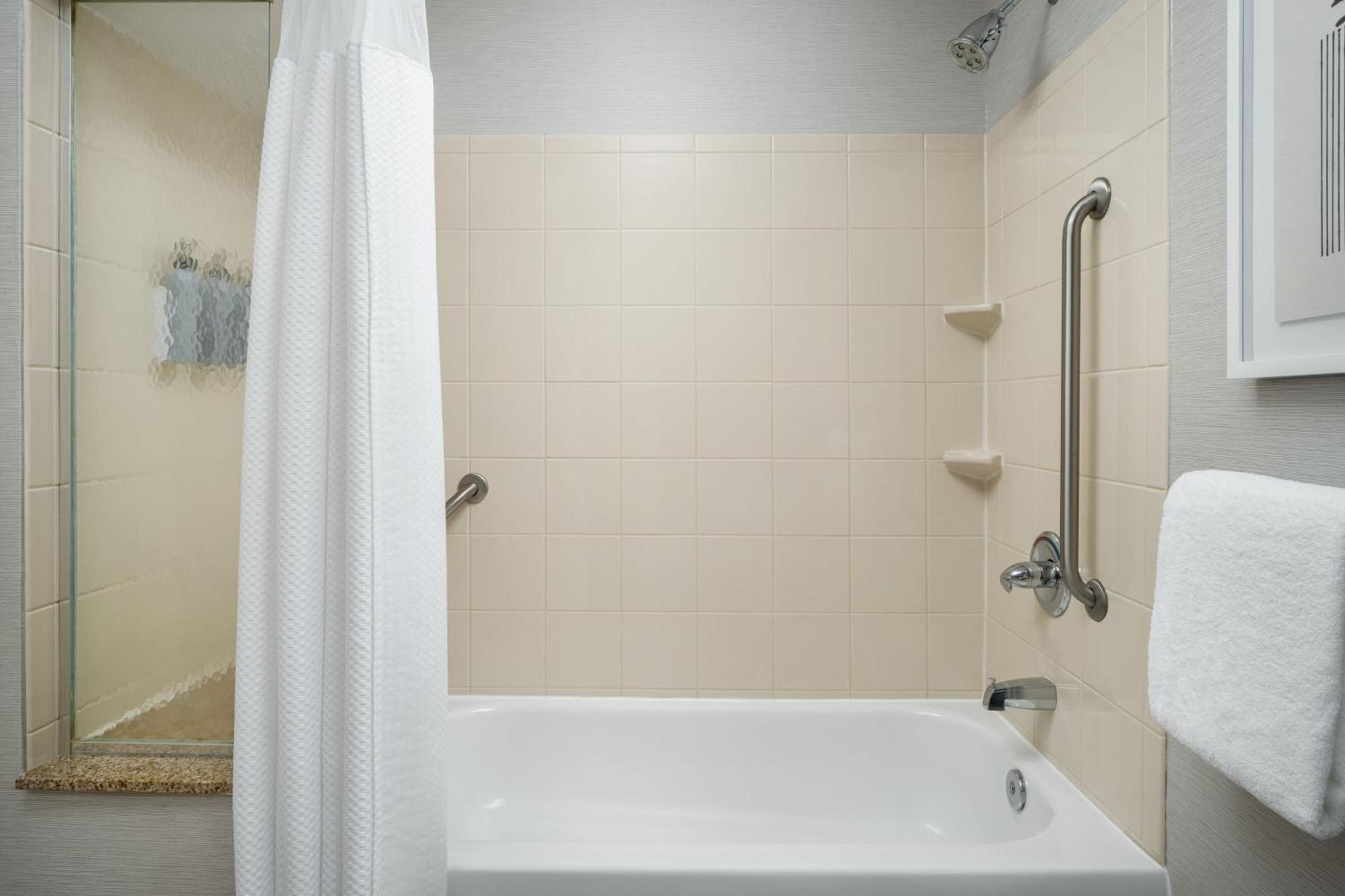 Courtyard By Marriott Kingston Otel Dış mekan fotoğraf