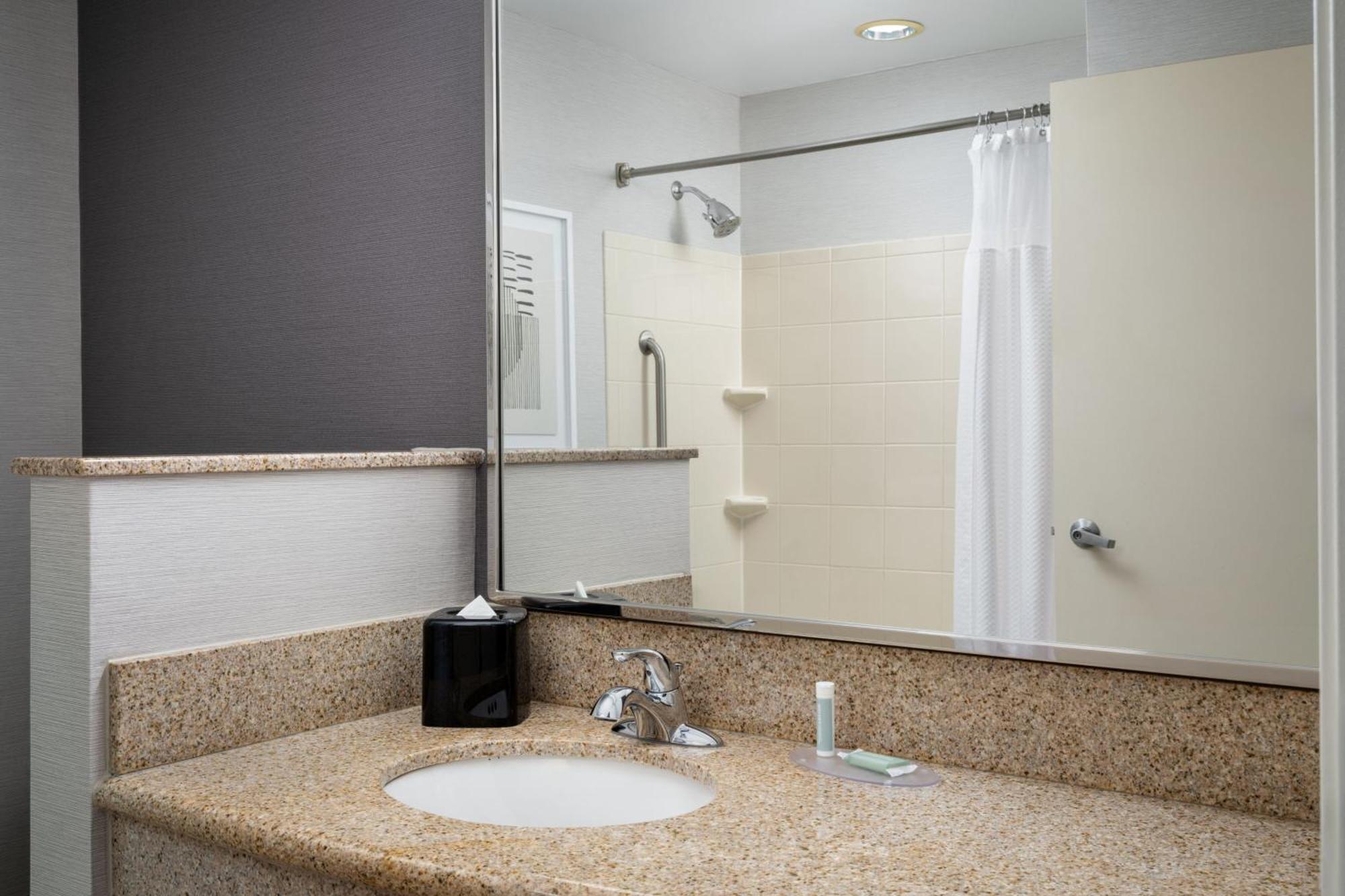 Courtyard By Marriott Kingston Otel Dış mekan fotoğraf