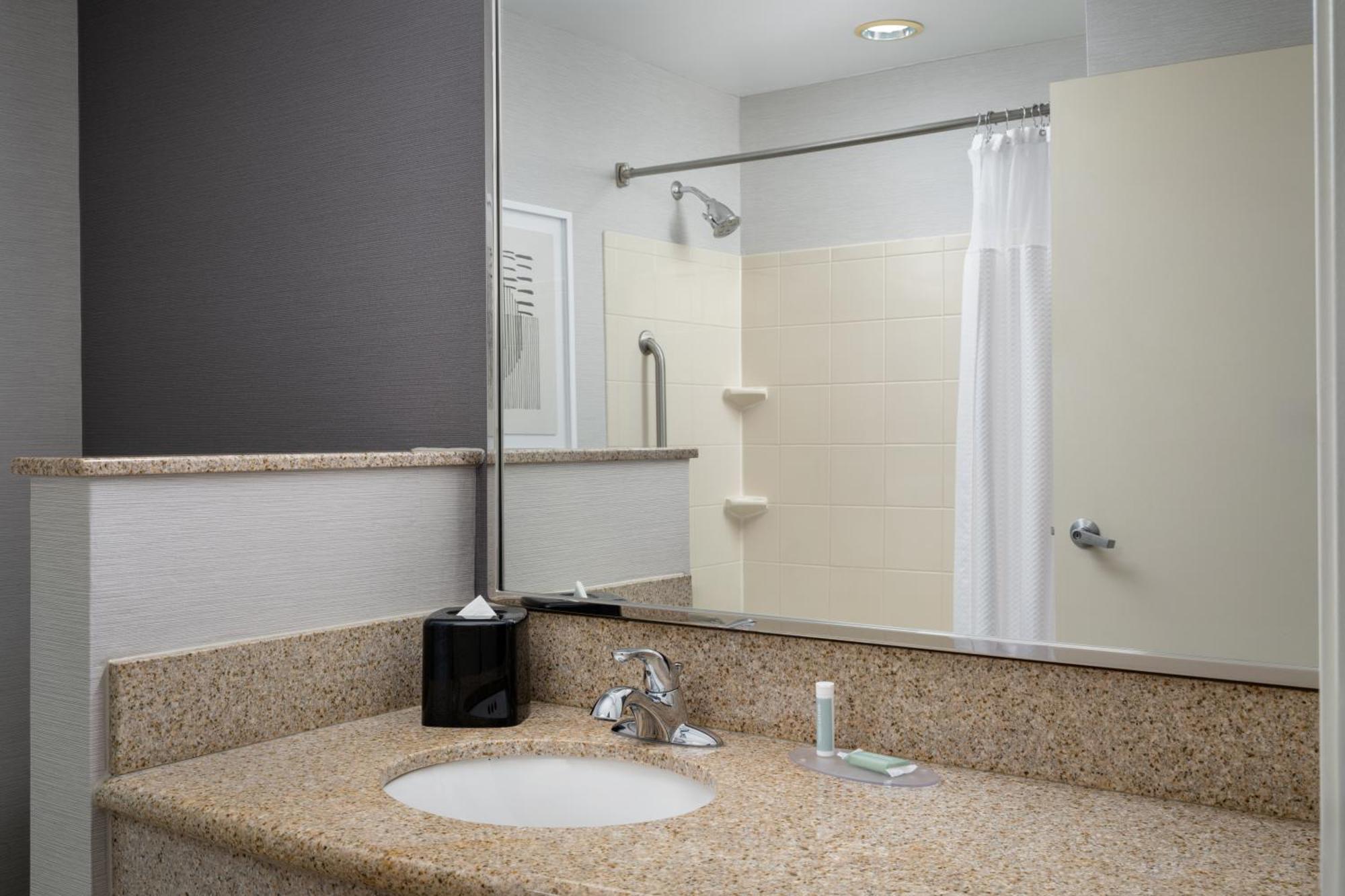 Courtyard By Marriott Kingston Otel Dış mekan fotoğraf